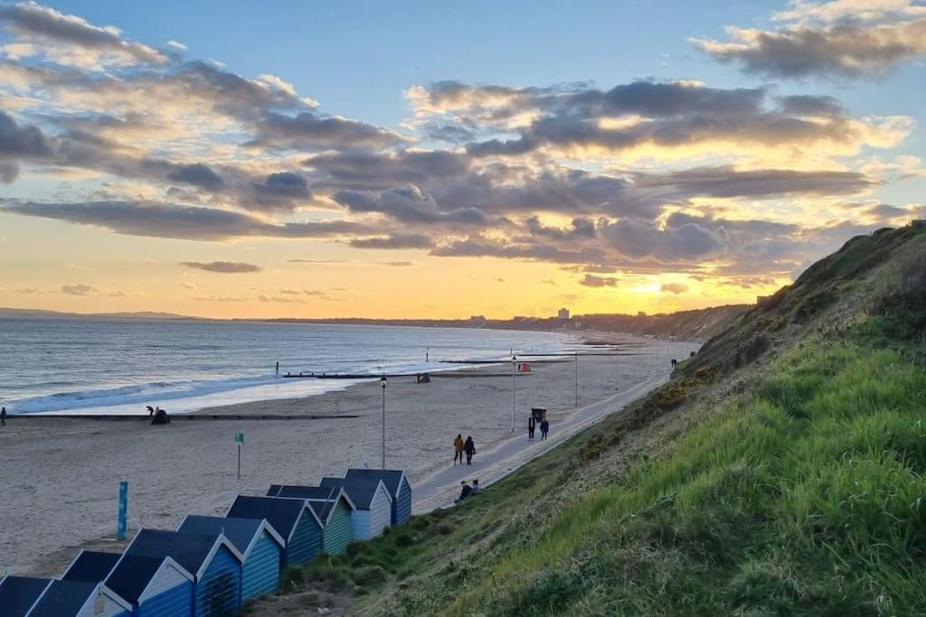 פרנדאון Cosy Bournemouth Bungalow מראה חיצוני תמונה