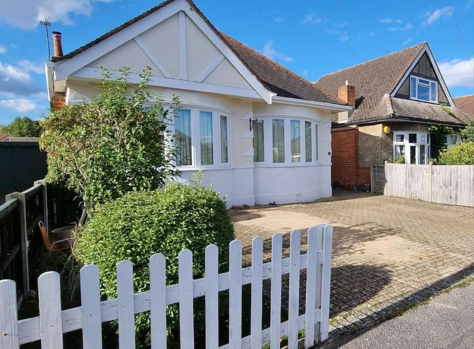 פרנדאון Cosy Bournemouth Bungalow מראה חיצוני תמונה